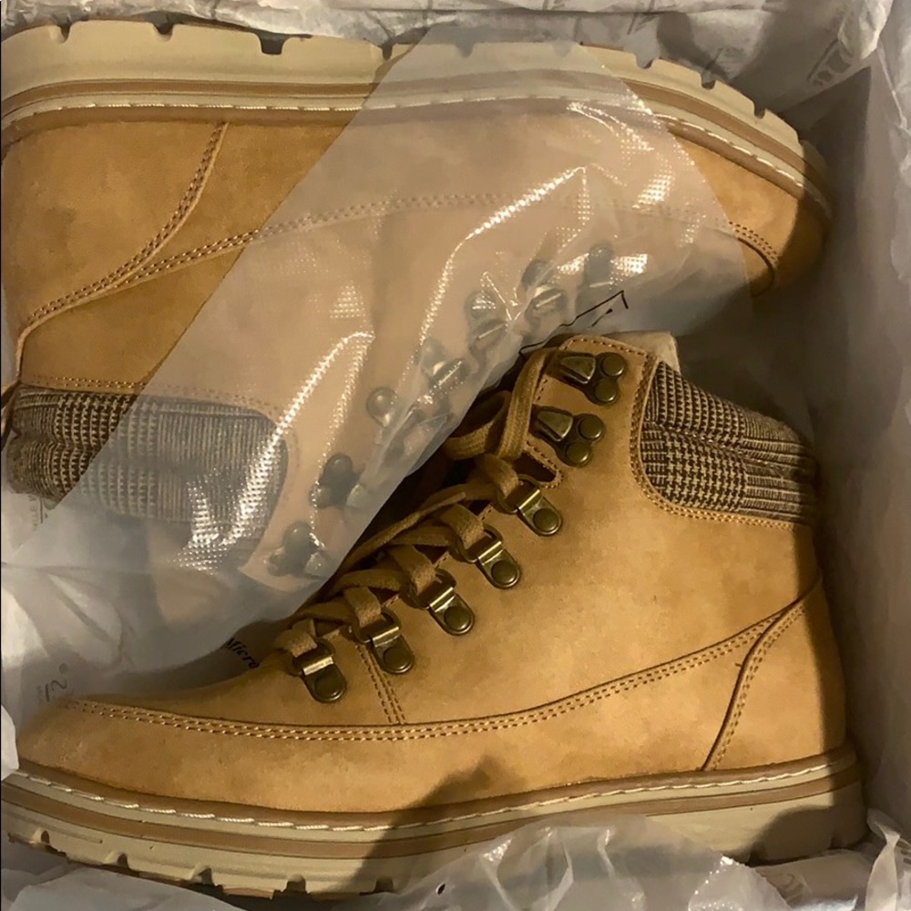 Cliffs: Karen Bootie Size 8.5